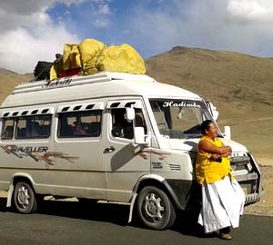 temp traveller in manali, Manali tempo traveller