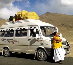 temp traveller in manali, Manali tempo traveller
